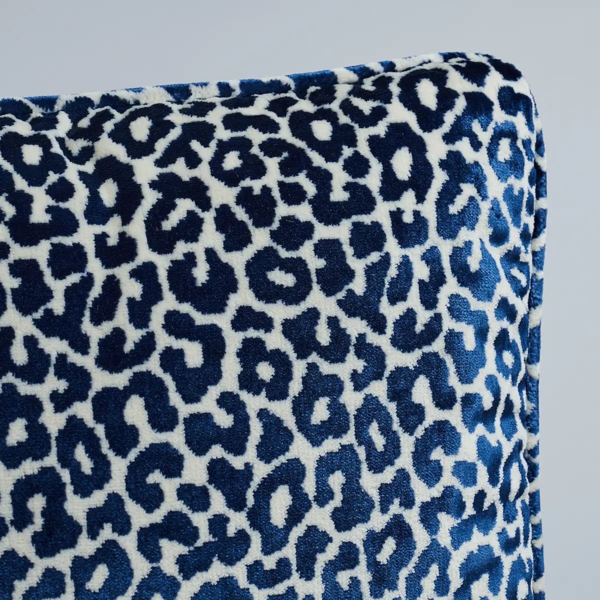 Madeleine Velvet Pillow_ MIDNIGHT