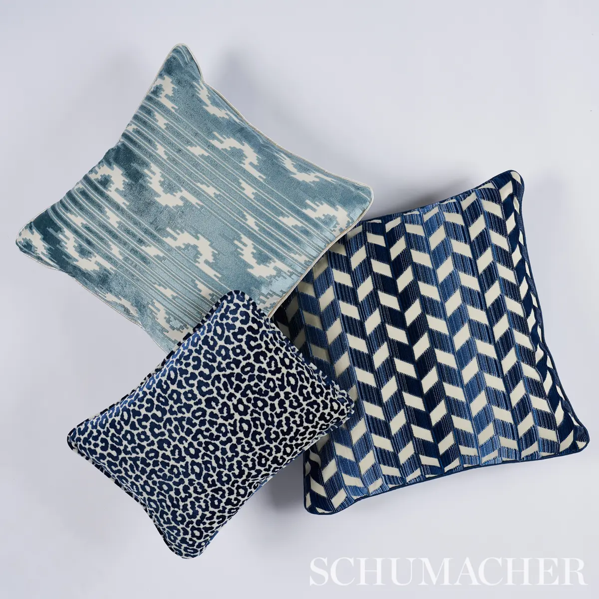 Madeleine Velvet Pillow_ MIDNIGHT