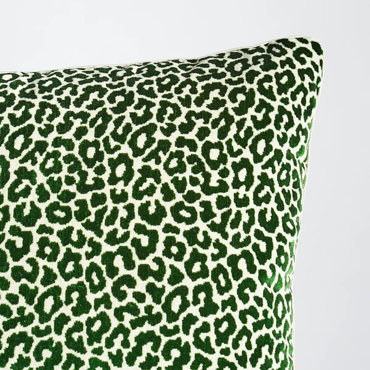 Madeleine Velvet Pillow_ EMERALD