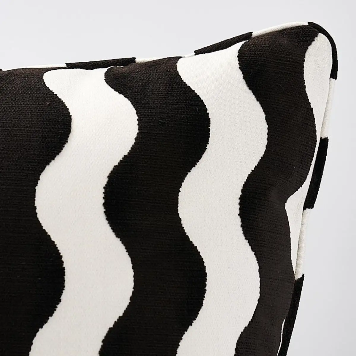 The Wave Pillow_ BLACK