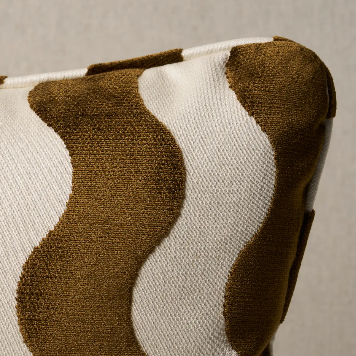 The Wave Pillow_ CHOCOLATE