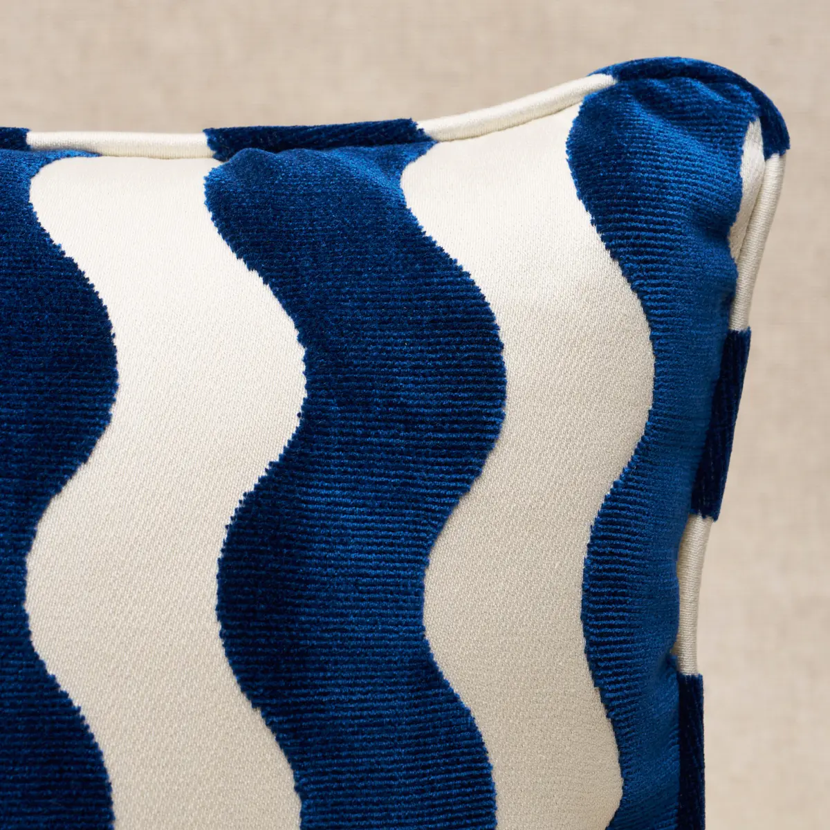 The Wave Pillow_ NAVY