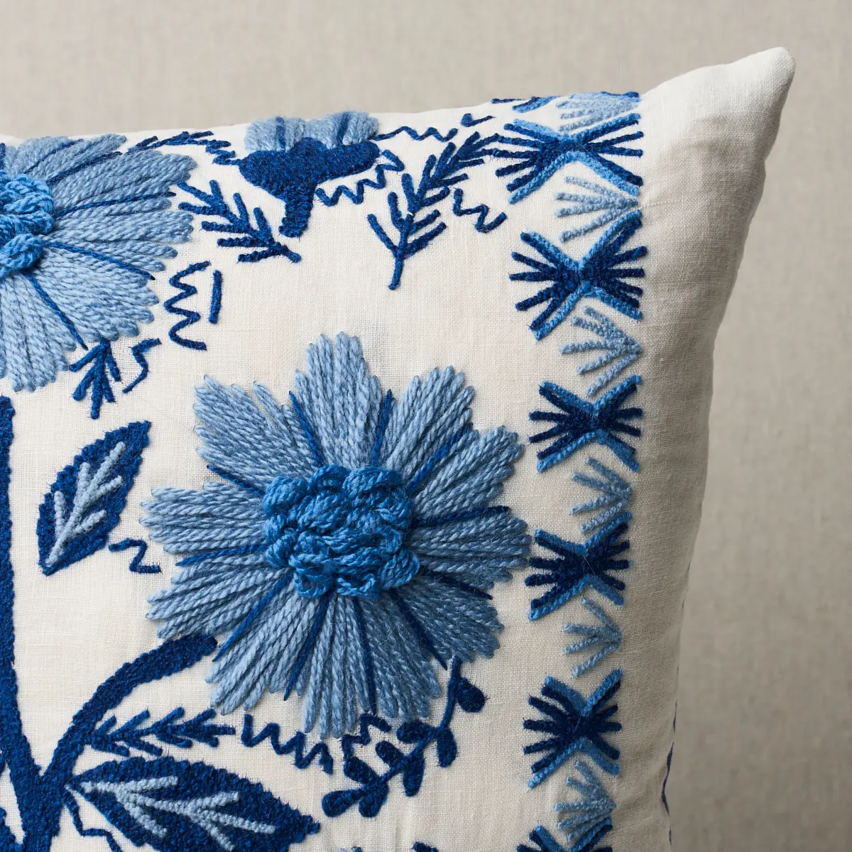 Marguerite Embroidery Pillow_ SKY
