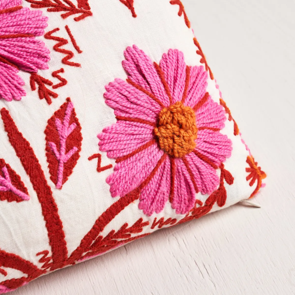 Marguerite Embroidery Pillow A_ BLOSSOM