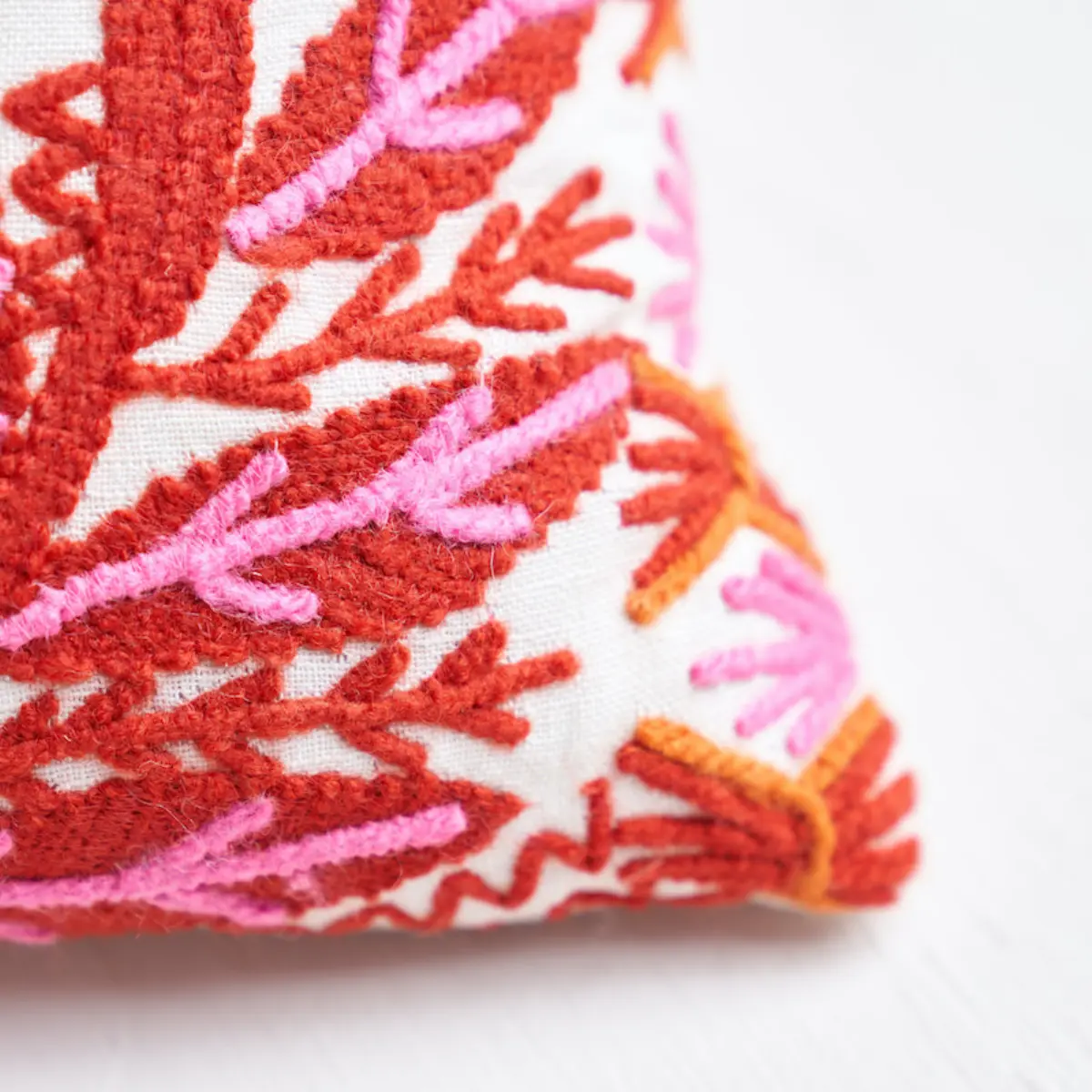 Marguerite Embroidery Pillow B_ BLOSSOM