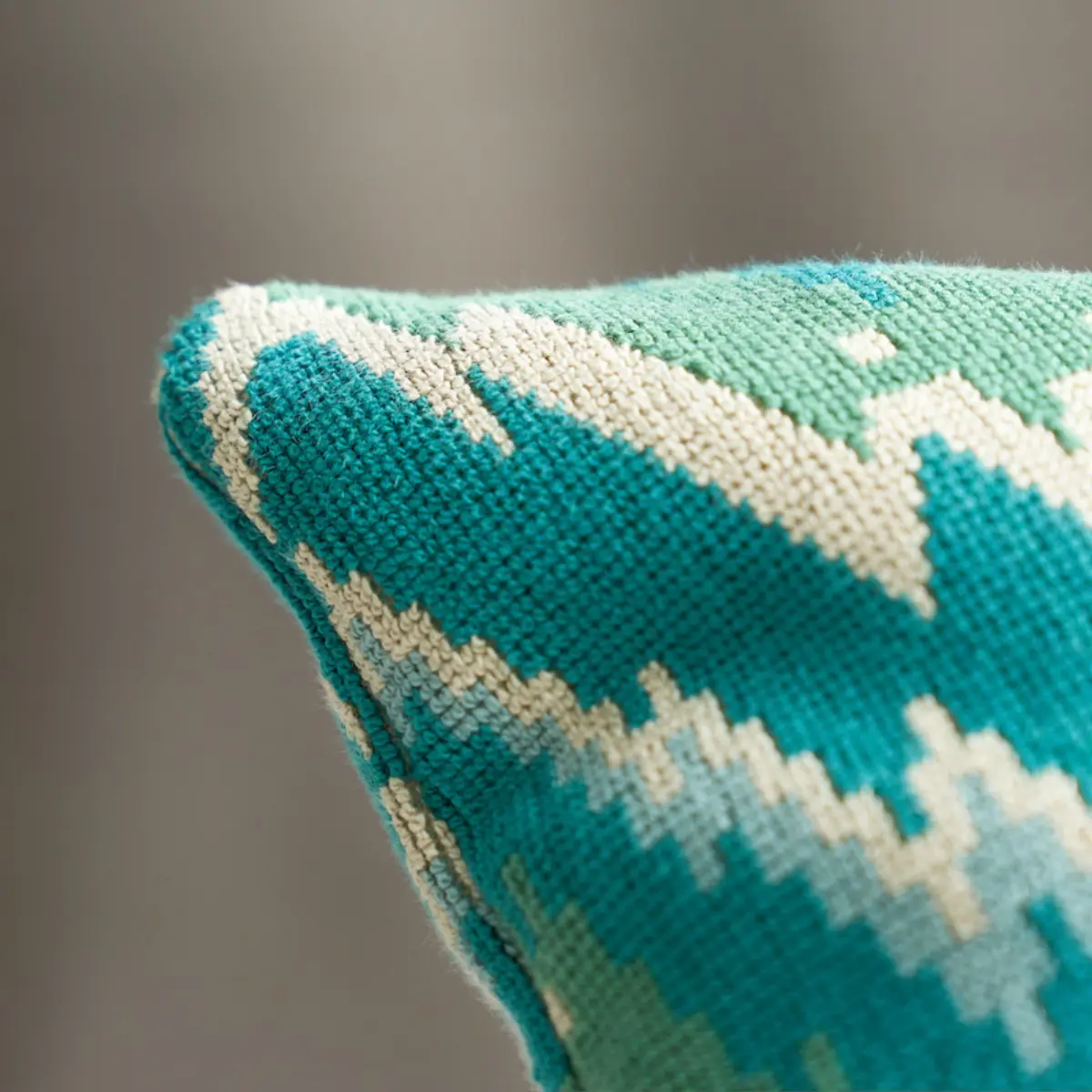 Tauride Épinglé Pillow_ PEACOCK