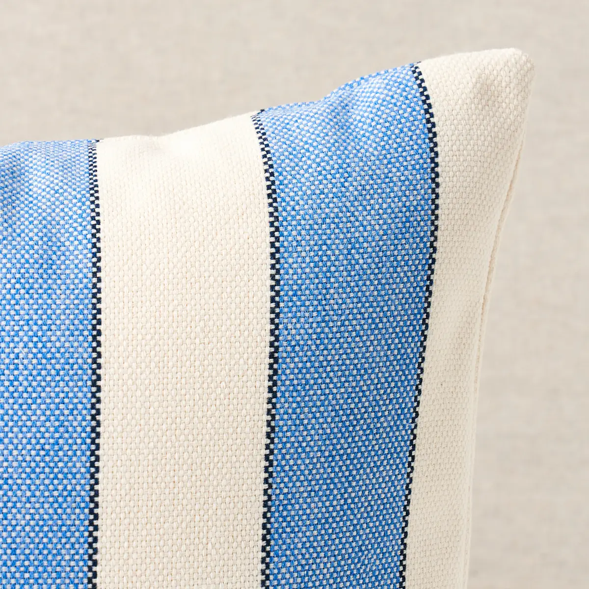 Blumont Indoor/Outdoor Pillow_ BLUE