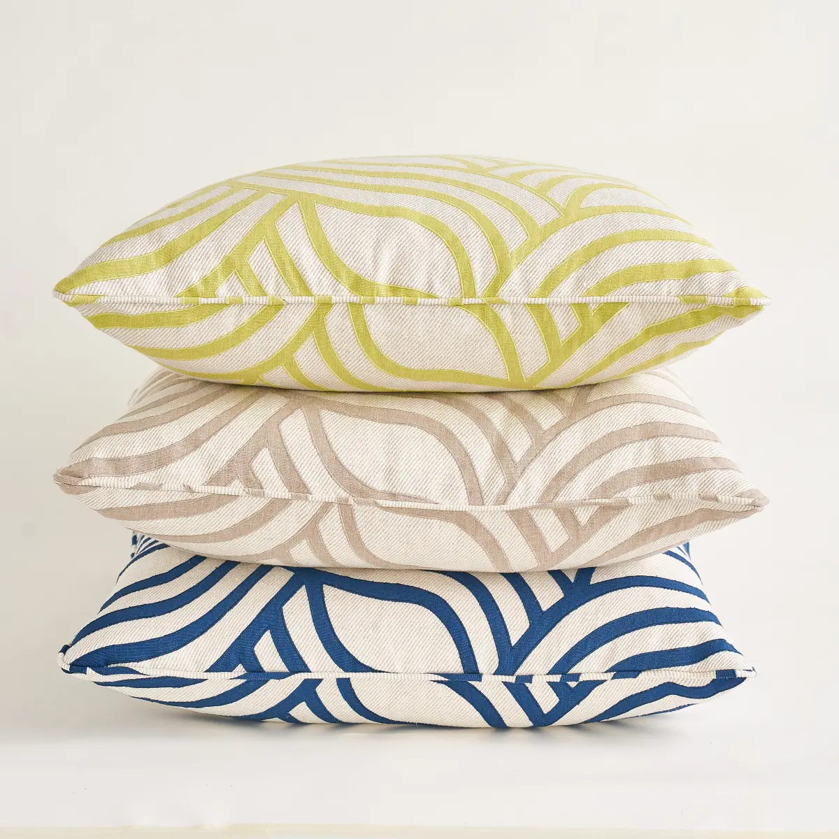 Sangomar Applique Pillow_ BROWN