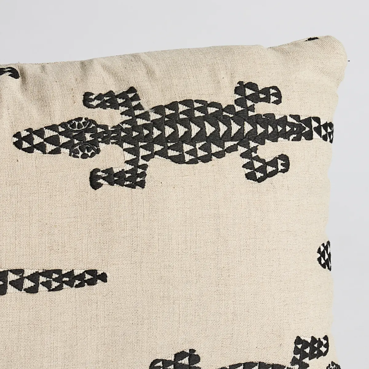 Baracoa Embroidery Pillow_ BLACK