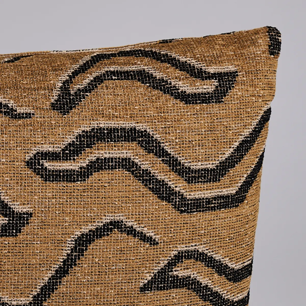 Kata Pillow_ CAMEL WITH BLACK