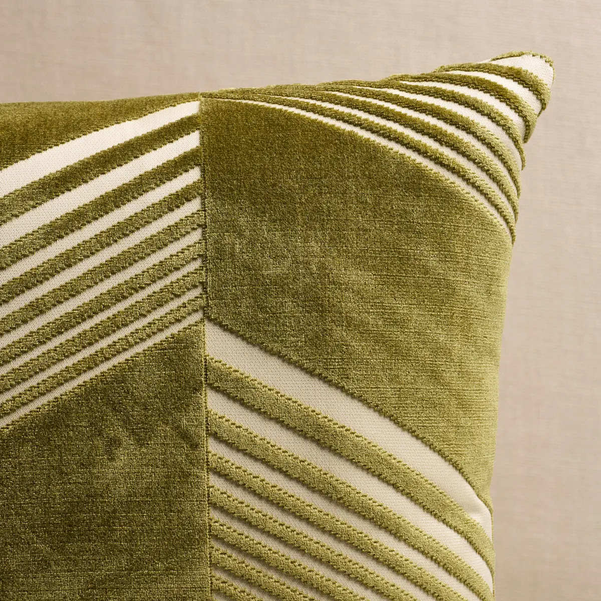 Jessie Cut Velvet Pillow_ OLIVE