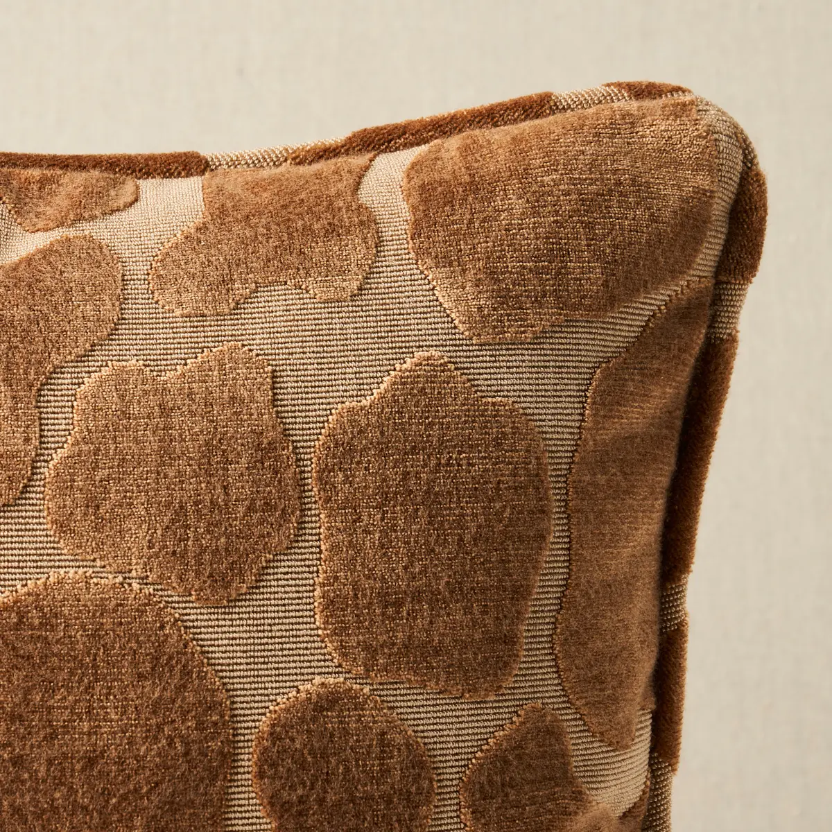 Giraffe Velvet Pillow_ SAFARI