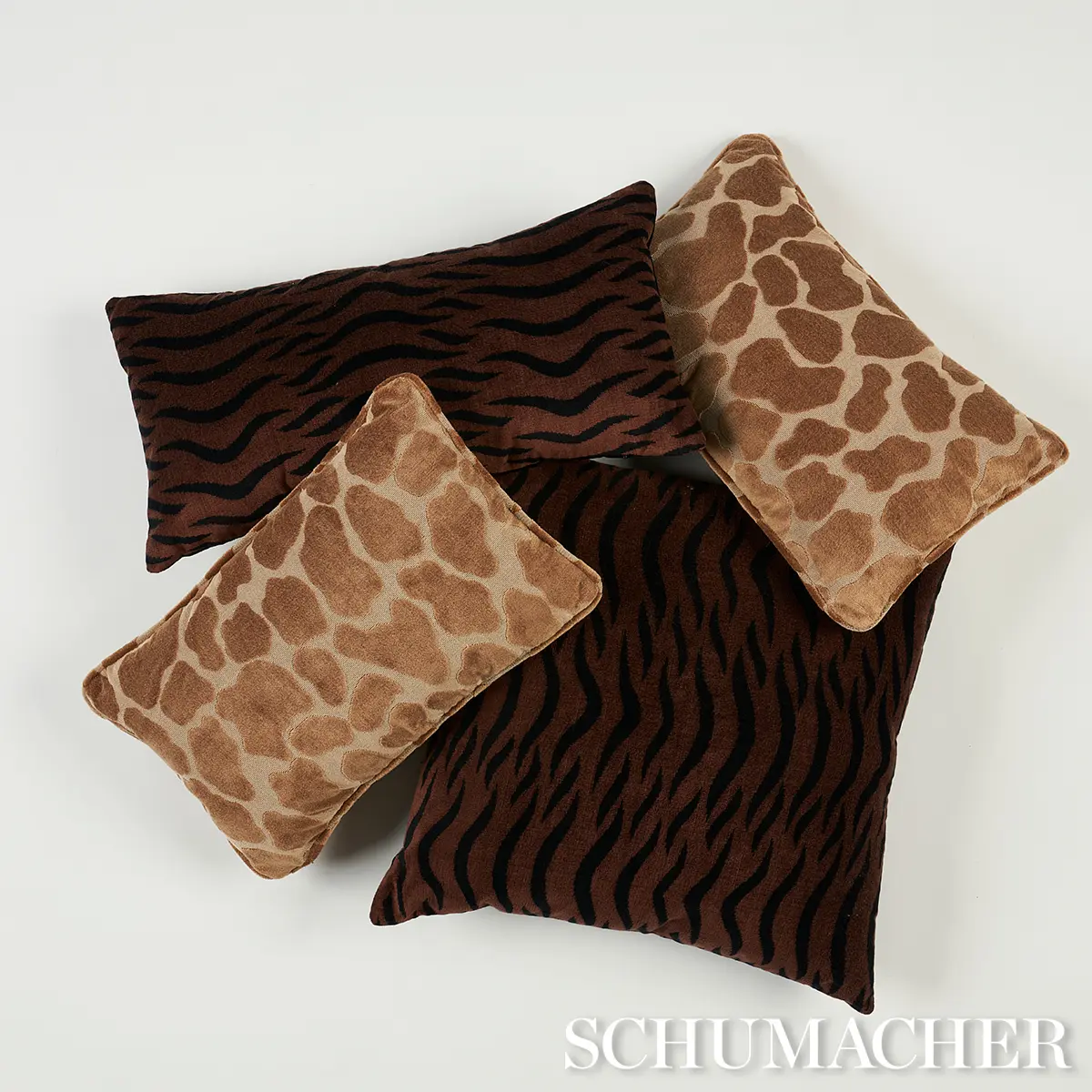 Giraffe Velvet Pillow_ SAFARI