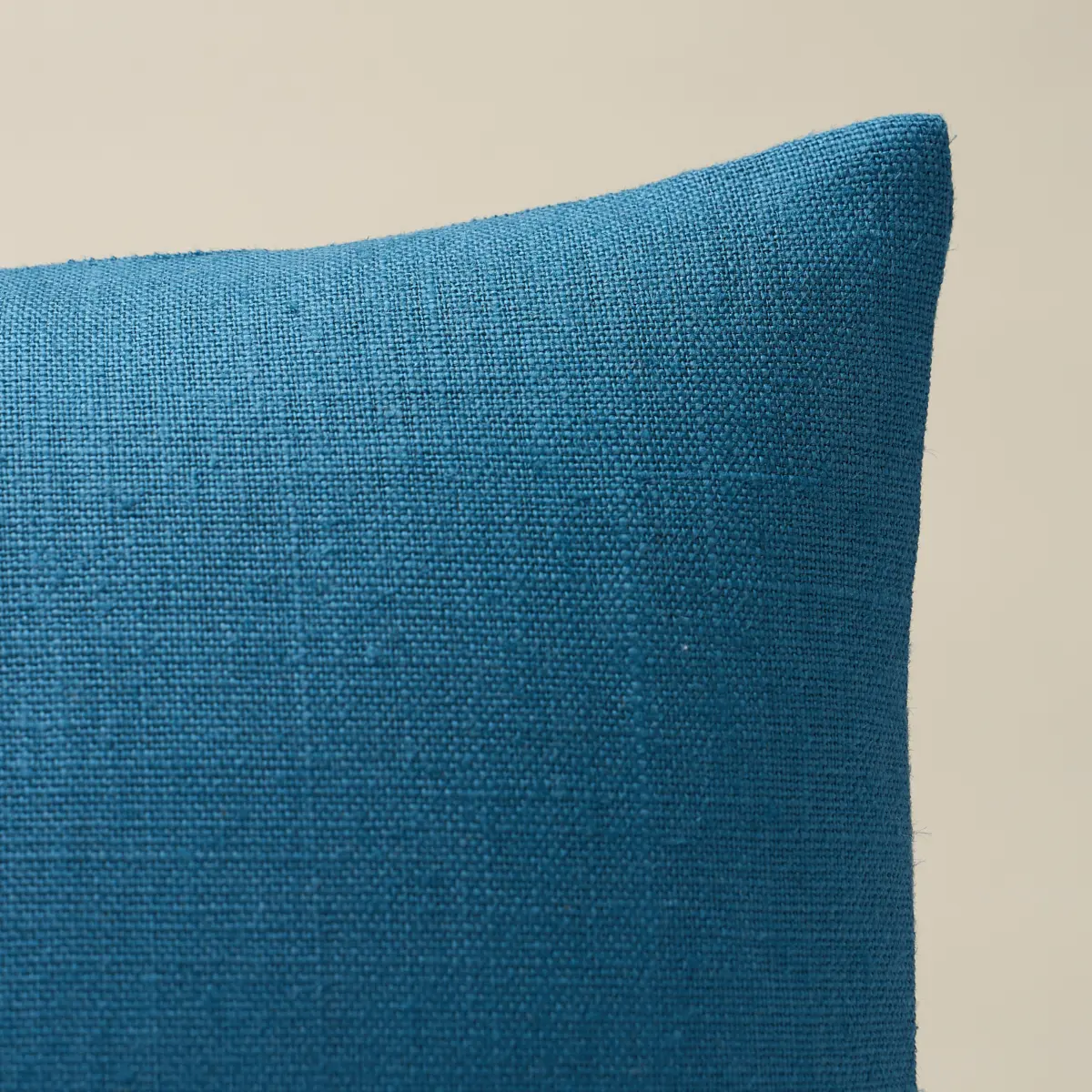 Leo Glazed Linen Pillow_ PEACOCK