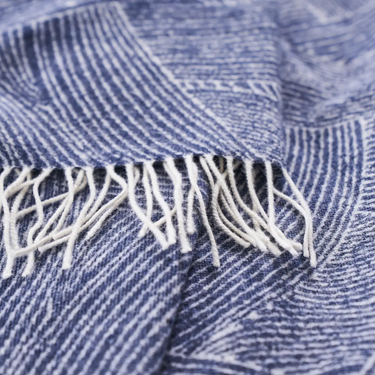 Tempesta Throw_ NAVY