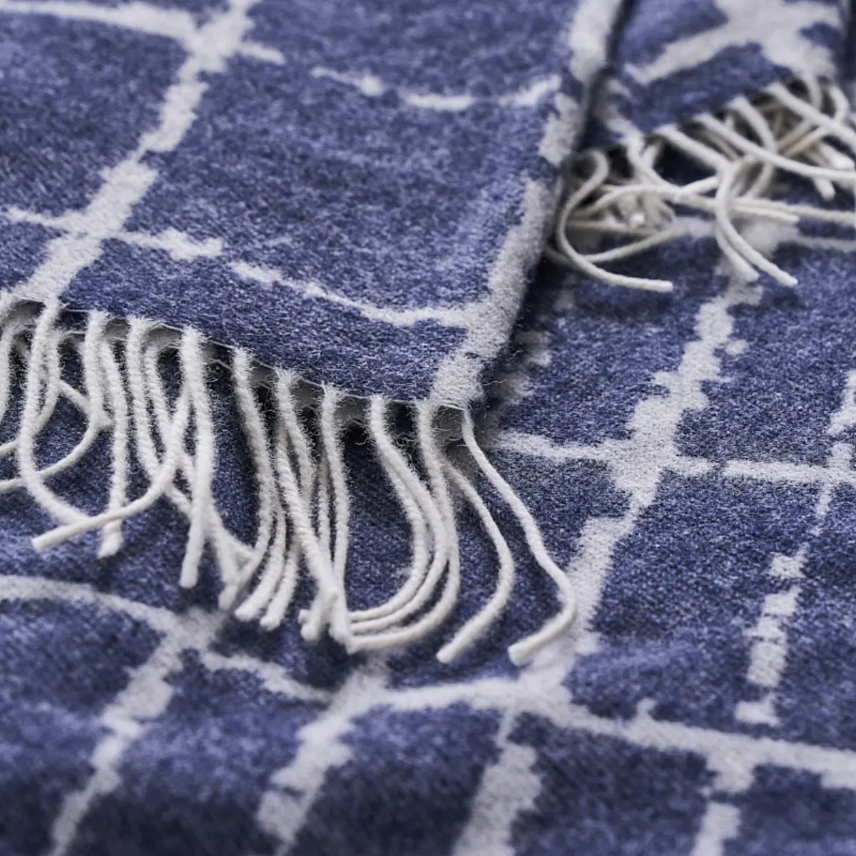 Plaid Throw_ NAVY