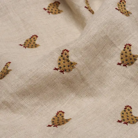 BETSY'S CHICKEN EMBROIDERY_ NATURAL