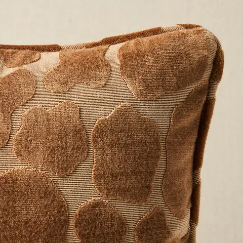 Giraffe Velvet Pillow_ SAFARI